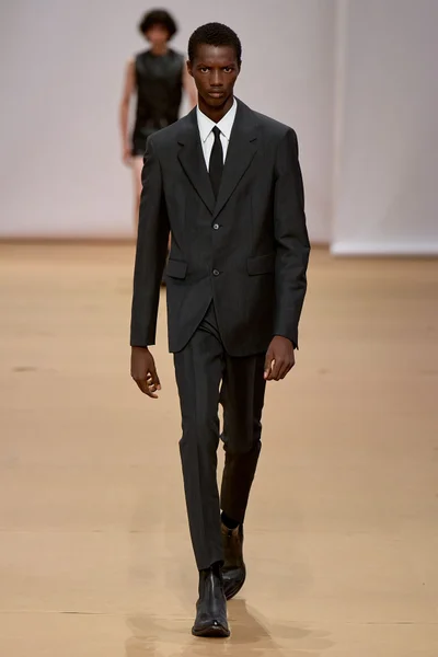 Look 3
